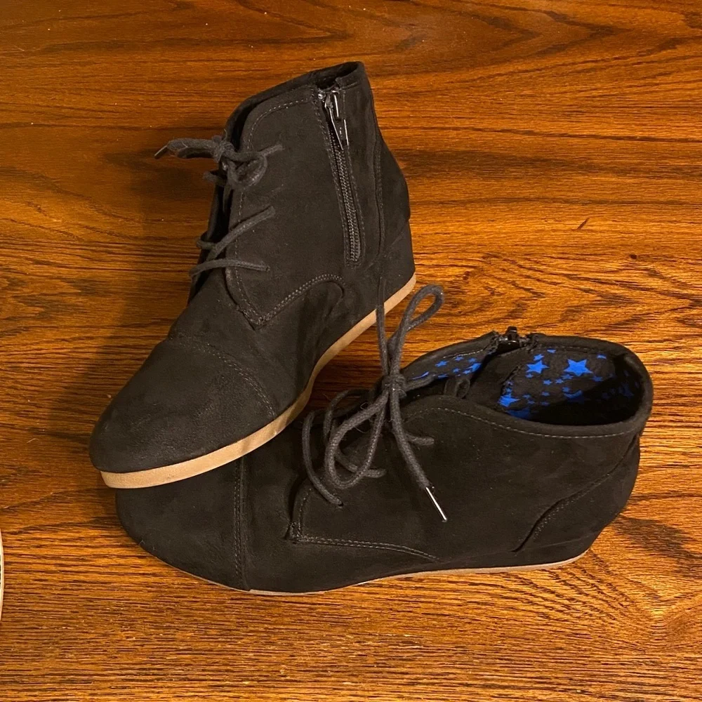 Cat & Jack Girls Black Faux Suede Lace Up Side Zip Ankle Booties Size 6